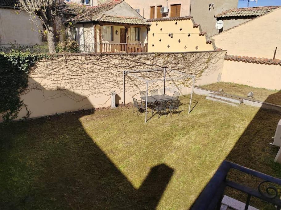 Casa Bajo El Acueducto Con Plaza De Garaje Villa Segovia Luaran gambar