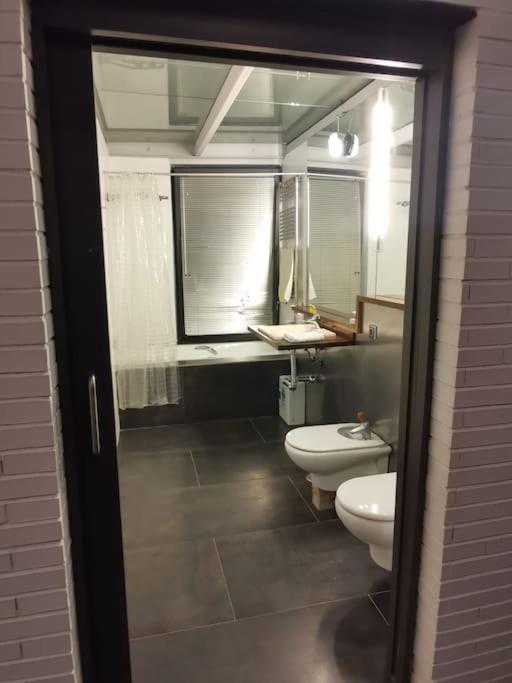 Casa Bajo El Acueducto Con Plaza De Garaje Villa Segovia Luaran gambar