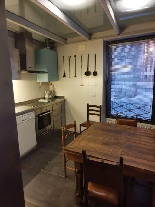 Casa Bajo El Acueducto Con Plaza De Garaje Villa Segovia Luaran gambar