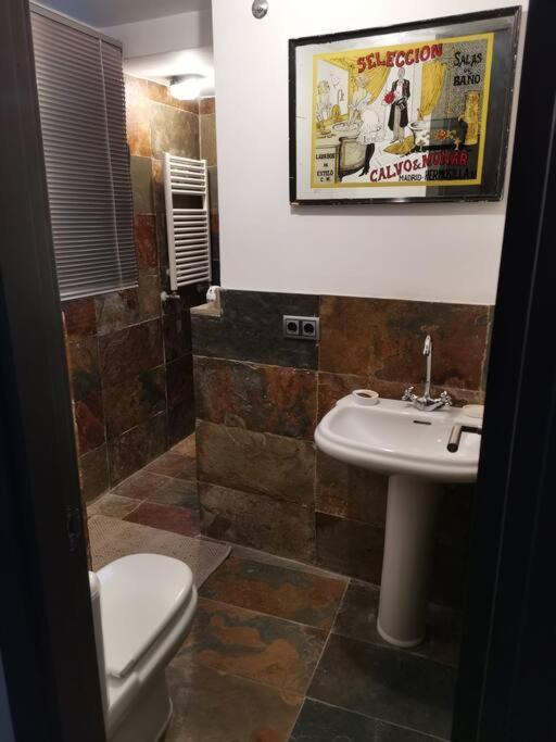 Casa Bajo El Acueducto Con Plaza De Garaje Villa Segovia Luaran gambar