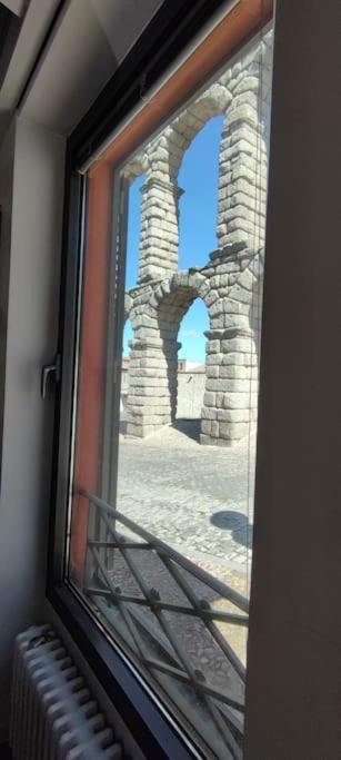 Casa Bajo El Acueducto Con Plaza De Garaje Villa Segovia Luaran gambar